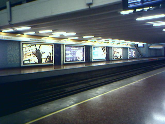 Lo Ovalle metro station