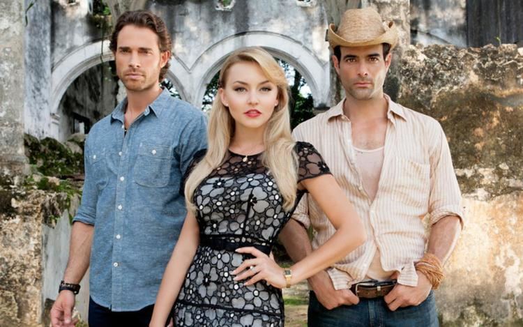 Sebastián Rulli, Angelique Boyer, and Luis Roberto Guzman starring in the 2013 Mexican telenovela, Lo que la vida me robó, with a fierce look, Sebastian with a beard & mustache is wearing a wristwatch and a blue long sleeve, Angelique is wearing a necklace, wristwatch, earrings, and a black and white dress while Luis is wearing a bracelet, brown hat, denim pants, brown belt, and light pink shirt under a light orange striped long sleeve