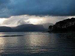 Loch Carron httpsuploadwikimediaorgwikipediacommonsthu