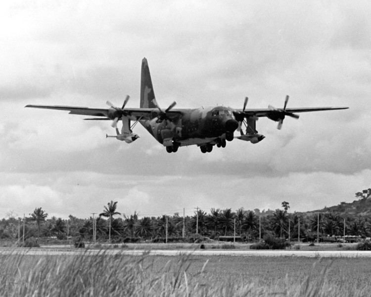 Lockheed DC-130 FileDC130 Hercules taking off with Firebee drones for recon