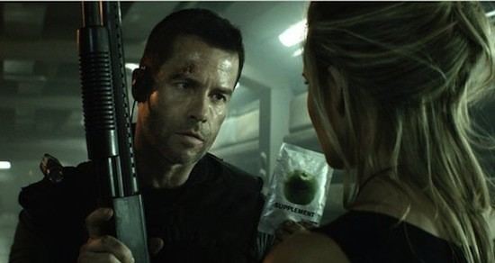 Lockout (film) movie scenes Doing the Best With the Least 5 Great Aspects of Disappointing 2012 Movies Guy Pearce Lockout