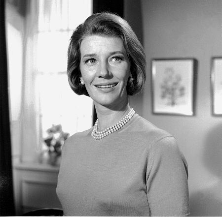 Lois Maxwell Lois Maxwell 1927 2007 Find A Grave Memorial