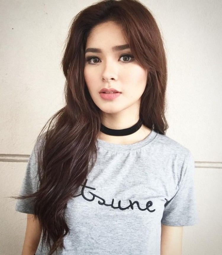 Loisa Andalio 24 times Loisa Andalio nailed the choker trend