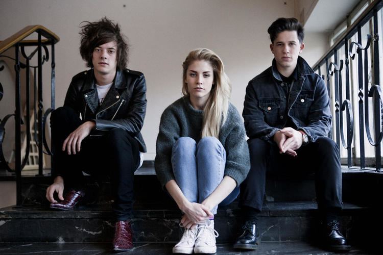 London Grammar NEWS London Grammar share video for 39Big Picture39 God Is In The