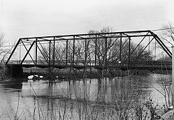 London Mills Bridge httpsuploadwikimediaorgwikipediacommonsthu