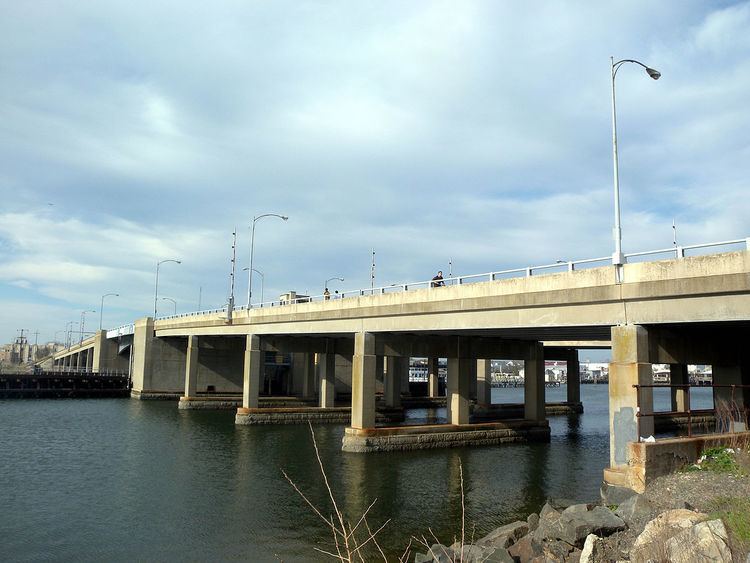 Long Beach Bridge httpsuploadwikimediaorgwikipediacommonsthu