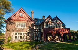 Longwood Manor httpsuploadwikimediaorgwikipediacommonsthu