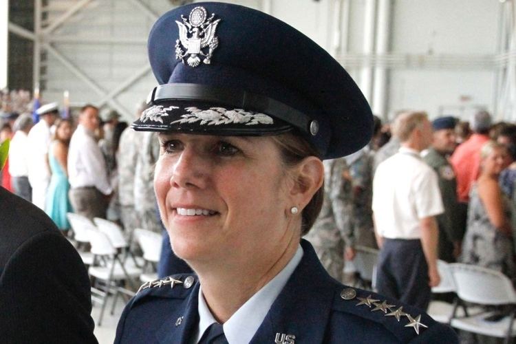 Lori Robinson Air Force selects 1st woman to head major component