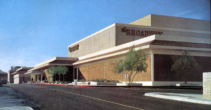 Los Arcos Mall The Los Arcos Mall in the 1970s McDowell and Scottsdale Road