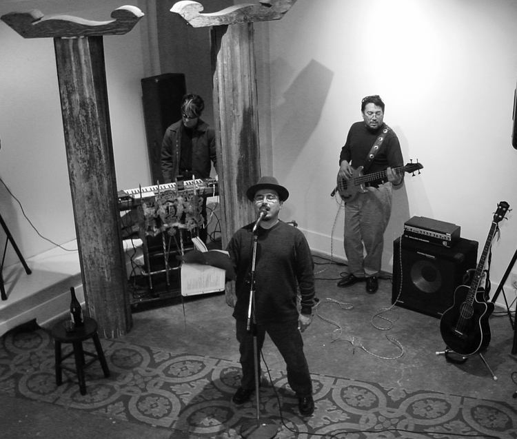Los Illegals Spine of Califas39 combines Chicano music poetry at Powell Daily Bruin
