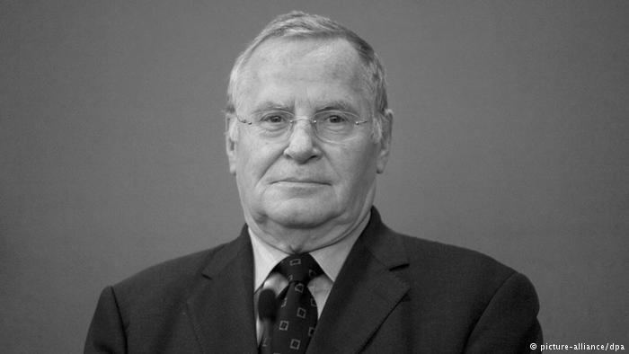 Lothar Bisky Leading German leftist politician Lothar Bisky dead News DW