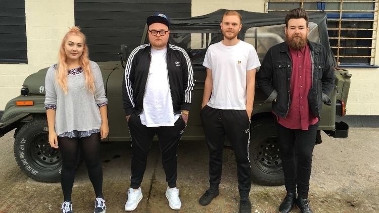 Lottery Winners (band) Leigh band The Lottery Winners sign massive deal with Warner Records