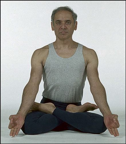Lotus position Practice the Full Lotus Posture Correctly dummies