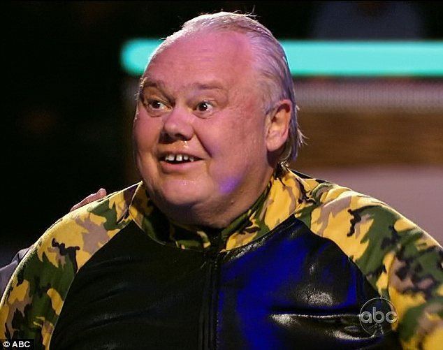 Louie Anderson Louie Anderson plunges from 23ft board on Splash six