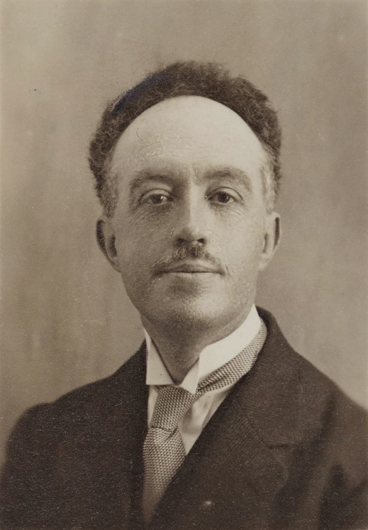 Louis de Broglie quantum heretic research and creative discovery