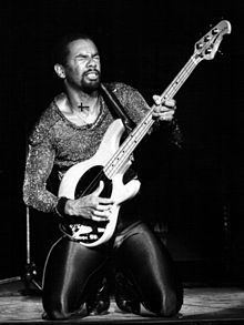 Louis Johnson (bassist) httpsuploadwikimediaorgwikipediacommonsthu