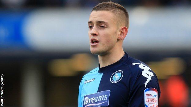 Louis Laing BBC Sport Wycombe Wanderers keep Louis Laing until end