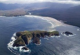 Louisa Island (Tasmania) httpsuploadwikimediaorgwikipediacommonsthu