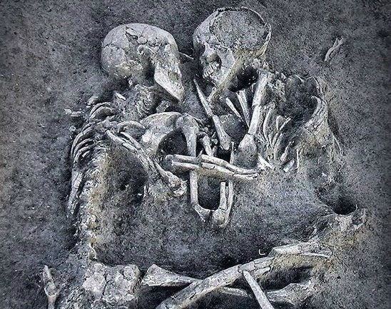 The so-called Lovers of Valdaro, pair of human skeletons at a Neolithic tomb in San Giorgio near Mantua, Italy in 2007.