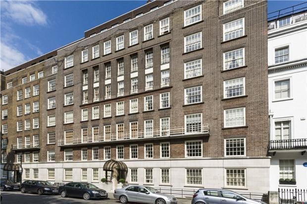 Lowndes Square 3 bedroom flat for sale in Lowndes Square London SW1X 9HA SW1X