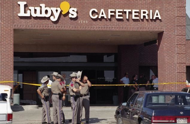Policeman infront of Luby's Cafeteria