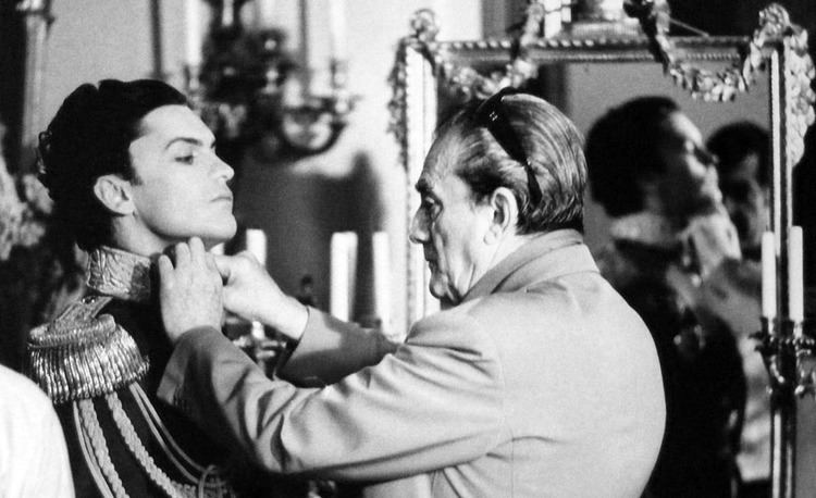 Luchino Visconti Helmut Berger and Luchino Visconti on the set of Ludwig Helmut