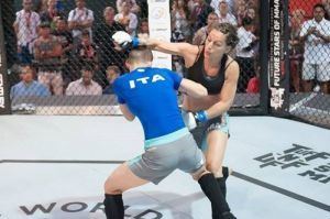 Lucie Bertaud La montreuillothouarsaise Lucie Bertaud frappe dj fort en MMA