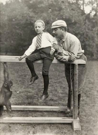 Lucien Guitry T for tout Sacha Guitry as a child with his father