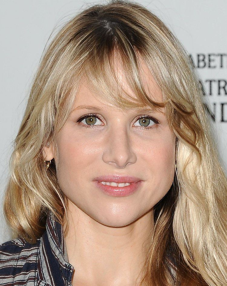 Lucy Punch Lucy Punch Signs With CAA Deadline