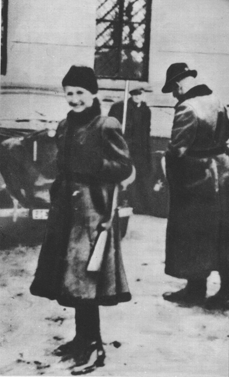 Ludwig Hahn FileLudwig Hahn and his wife before the hunting Gestapo HQ in