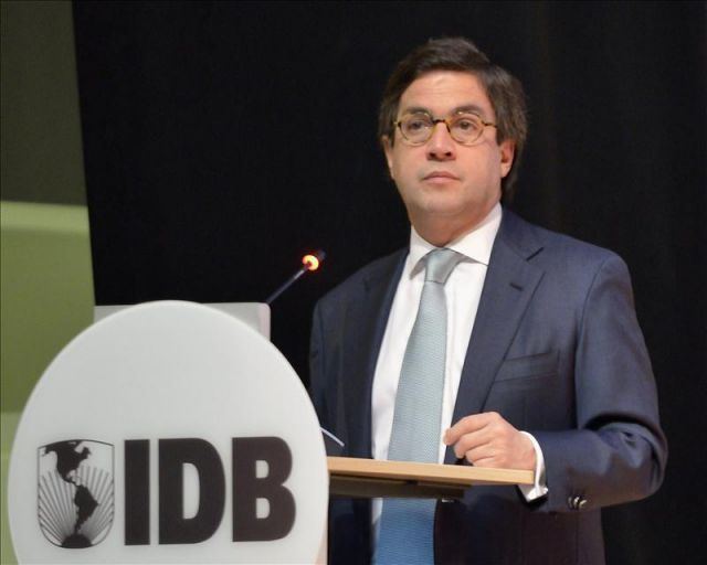 Luis Alberto Moreno Luis Alberto Moreno es reelecto como presidente del BID