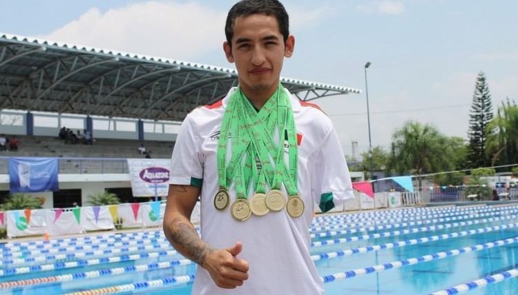 Luis Armando Andrade Guillen Nadador mexicano gana 3 medallas de oro en Canad y se prepara para