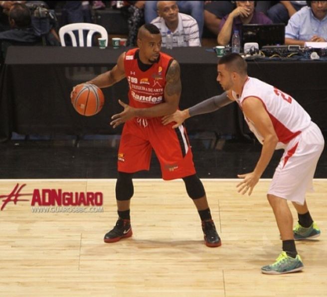 Luis Flores (basketball) Dominicanos Aro y Balon El Dominicano Luis Flores Le Otorga