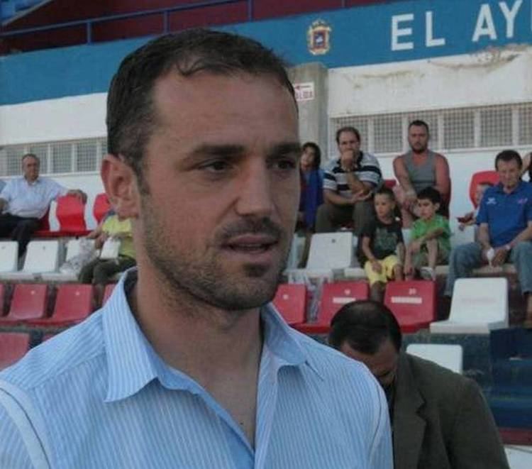 Luis Helguera Helguera insiste en dejar el Huesca si no controla el