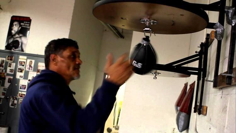 Luis Resto (boxer) Luis Resto hitting the Speed Bag at 56 years old YouTube