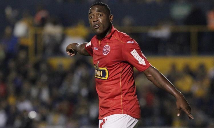 Luis Tejada Player walks off pitch in Peru over racist abuse from fans