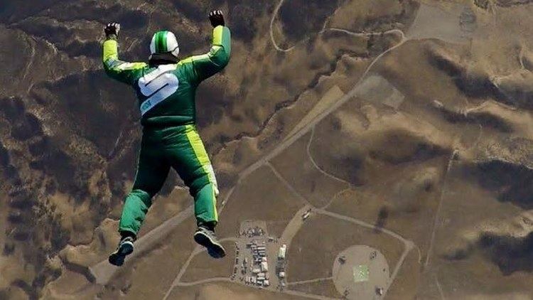 Luke Aikins Luke Aikins No Parachute 25000 Feet Airplane Jump Complete Video