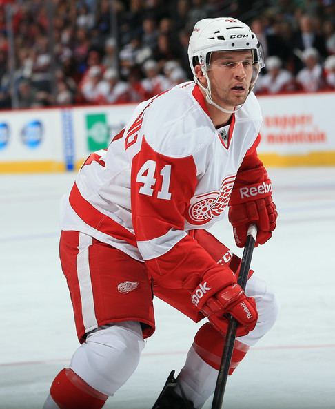 Luke Glendening Luke Glendening Pictures Detroit Red Wings v Colorado