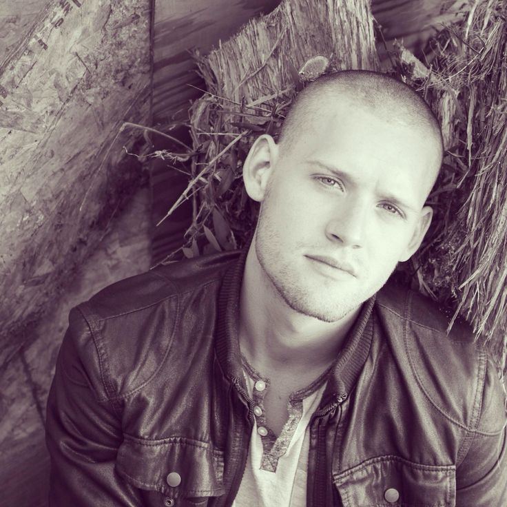 Luke Kleintank Luke Kleintank or quotTravisquot from pretty little liars hotttt