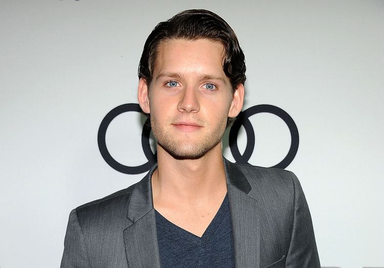 Luke Kleintank Luke Kleintank Girlfriend Bing images