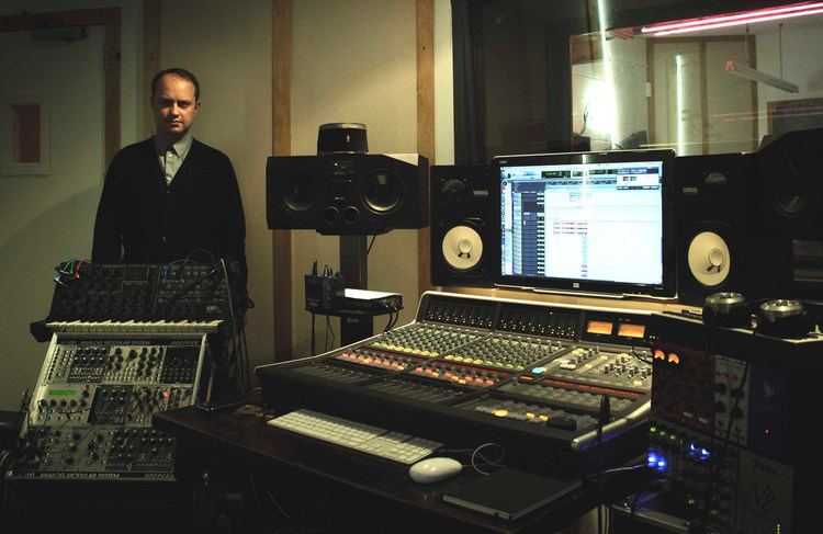 Luke Smith (record producer) Acclaimed producer Luke Smith installs Matrix in London Studio