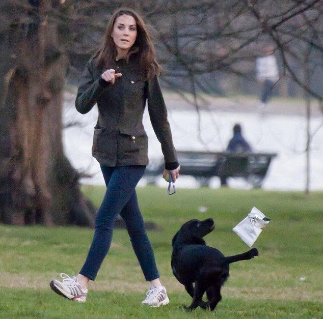 Lupo (dog) Duchess of Cambridge Kate Middleton39s dog Lupo snapped in hot