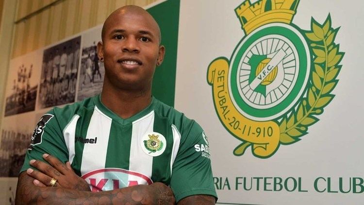 Luís Felipe (Brazilian footballer) Lus Felipe refora defesa sadina V Setbal Jornal Record