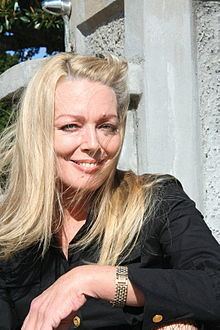 Lynda Stoner httpsuploadwikimediaorgwikipediacommonsthu