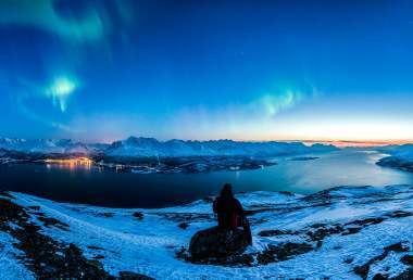 Lyngen (fjord) Northern lights in Lyngenfjord Official travel guide to Norway