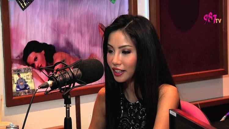 Lynn Tan Bobby interviews 2012 Miss Universe Singapore Lynn Tan YouTube