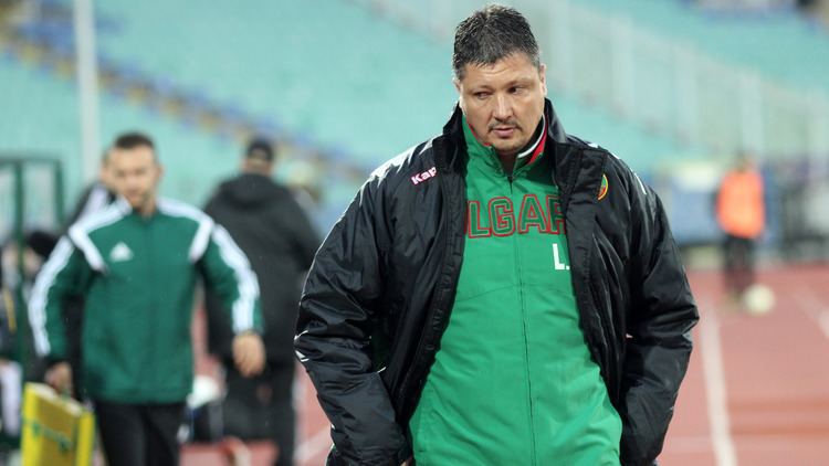 Lyuboslav Penev La Unin de Futbol de Bulgaria despide al seleccionador
