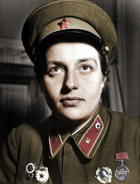 Lyudmila Pavlichenko Waffen Arsenal Lyudmila Pavlichenko Soviet sniper with