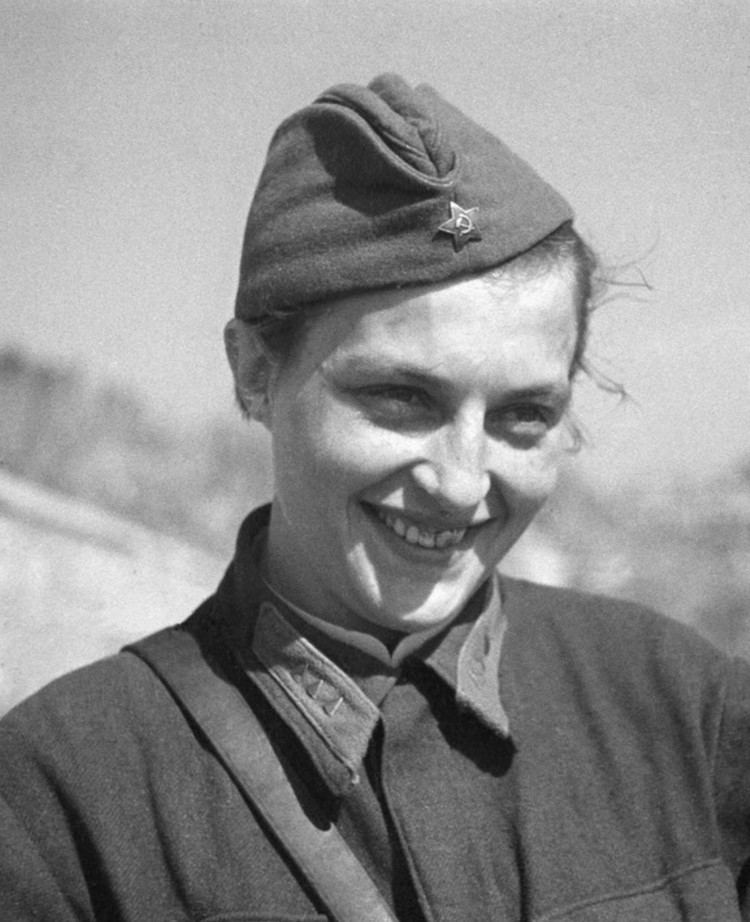 Lyudmila Pavlichenko Soviet sniper Sergeant Lyudmila Pavlichenko 19161974