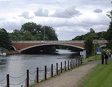 M25 Runnymede Bridge httpsuploadwikimediaorgwikipediacommonsthu